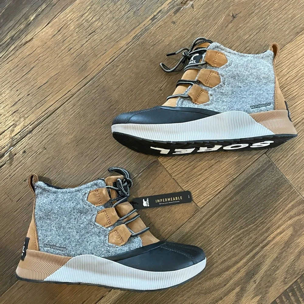 NEW Sorel Out N About waterproof ankle boots Wm 6.5